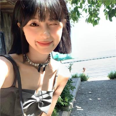 她爱